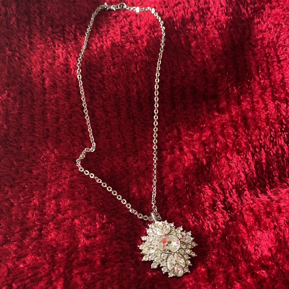 Pretty Rhinestone Pendant and necklace